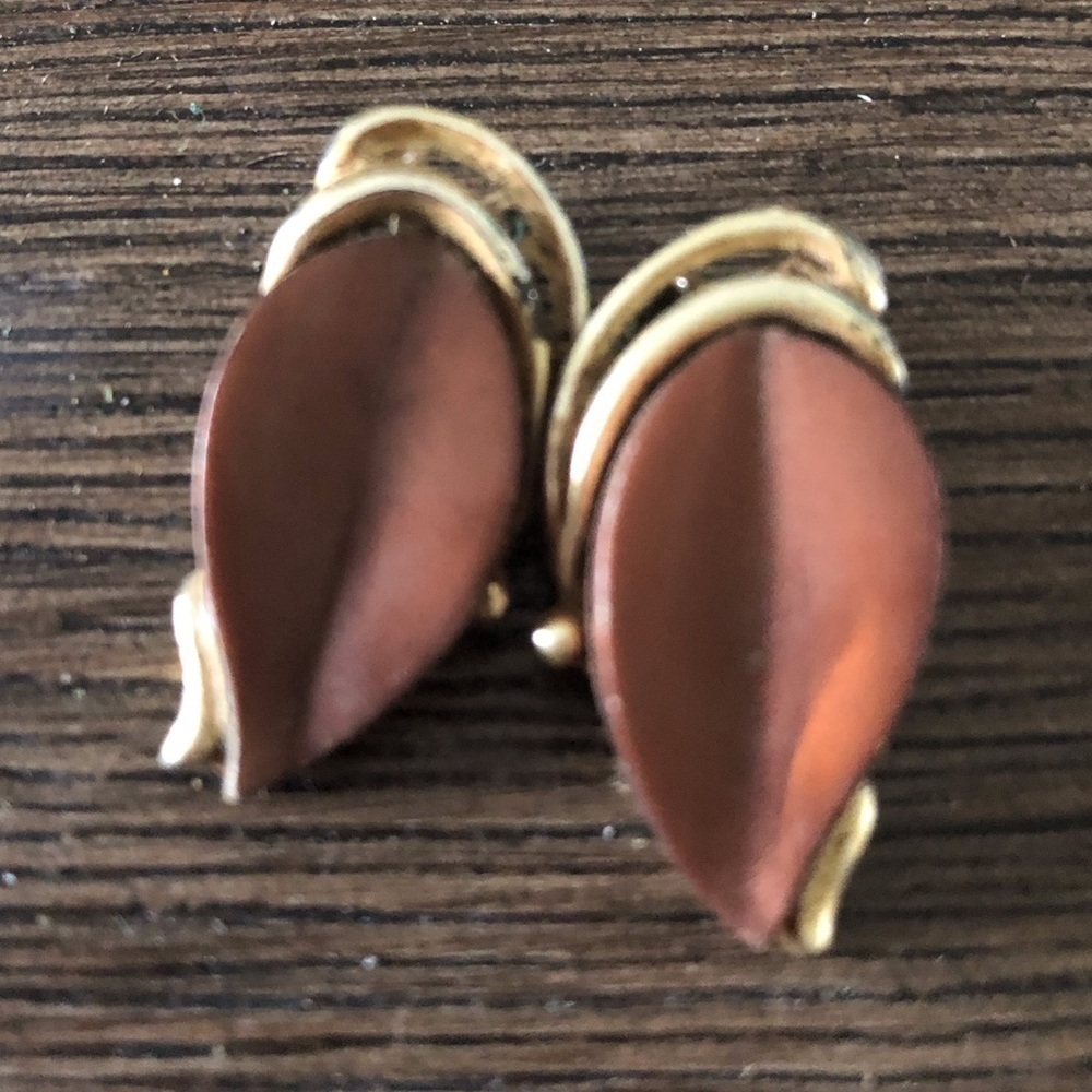 Vintage brown & gold clip on earrings